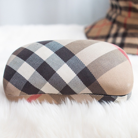 Burberry Accessories - Burberry Sunglasses Case